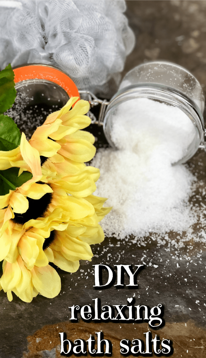 DIY bath salts - easy to make, great to give, even better to keep. ;-)